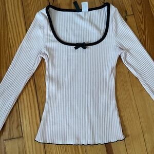 Cute H&M Black/Pink shirt with bow